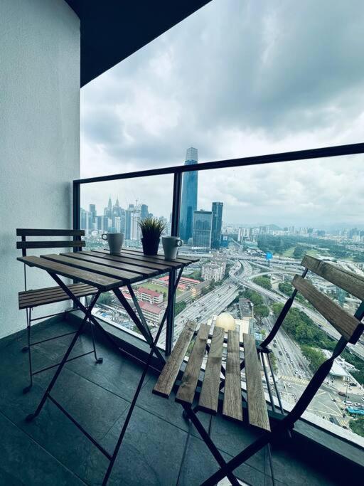 Pangsapuri Continew Kl Retreat 5-mins Walk Cochrane Mrt By Birdy